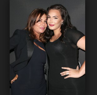 Kelly Lebrock with her model daugther Arissa  